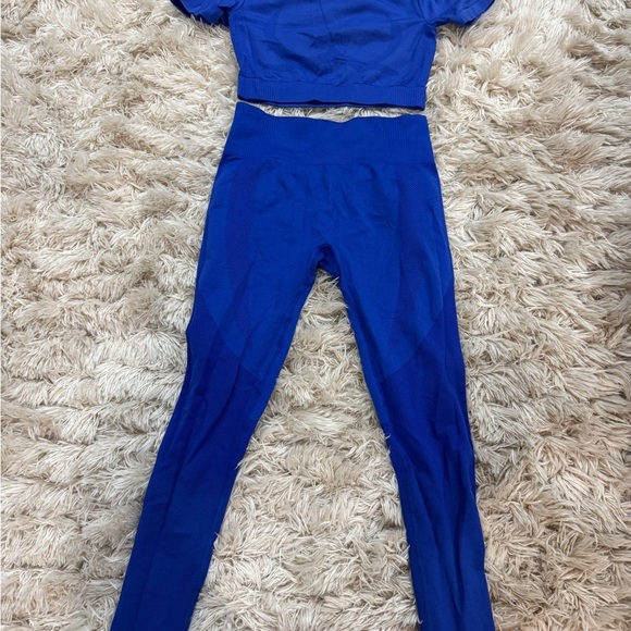 Royal Blue Seamless 2-Piece Workout Set (Size L) - Picture 2 of 7